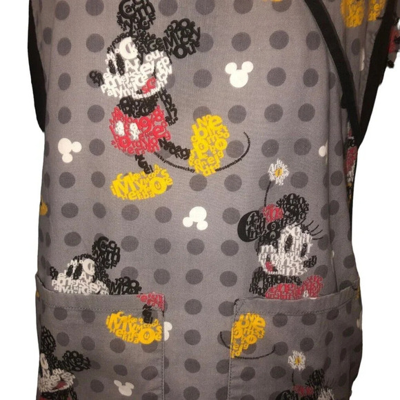 DISNEY Sz M Women’s Mickey & Minnie Gray V-Neck Pockets Short Sleeves Scrub Top - Picture 3 of 6
